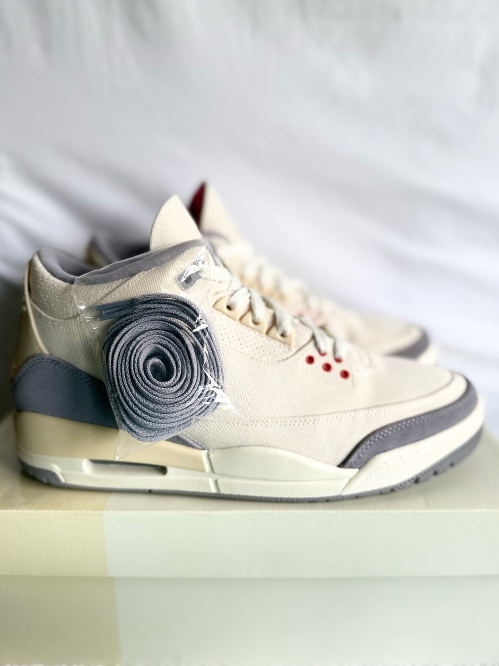 AUTHENTIC Jordan 3 Retro Muslin size 10.5 DH7139-100 2022 VNDS W/ OG BOX